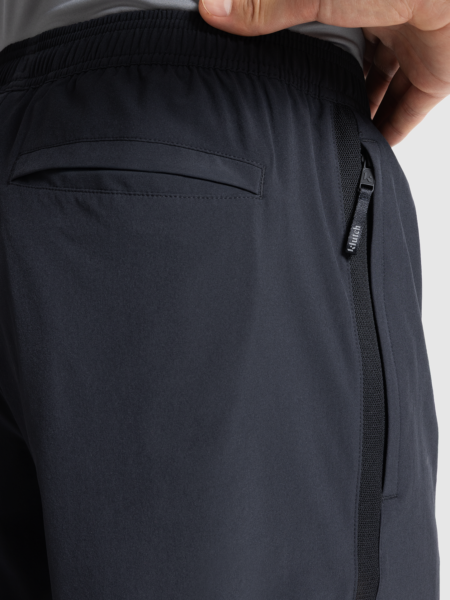 Men's 7" Woven Short